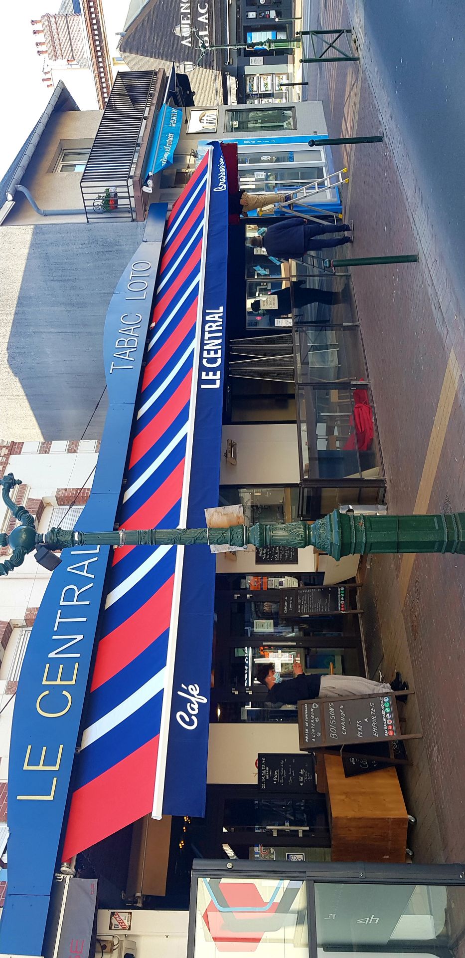 Store banne - Numerik Enseignes - toile tendue pour terrasse et commerce_0