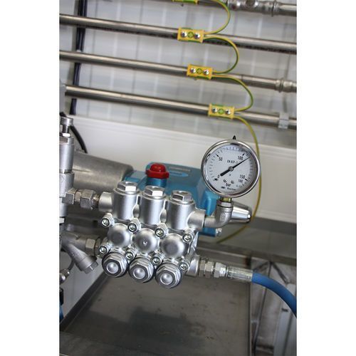 Structure métallique galvanisée pour station de lavage