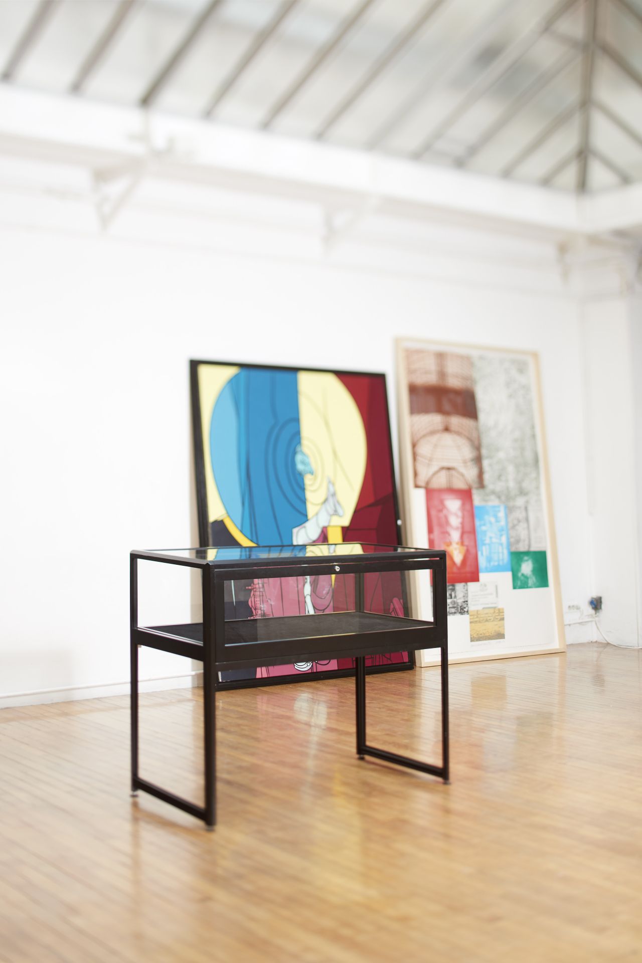 Vitrine table noire L 100 cm - verre trempé sécurit et aluminium anodisé - plusieurs ouvertures possibles_1