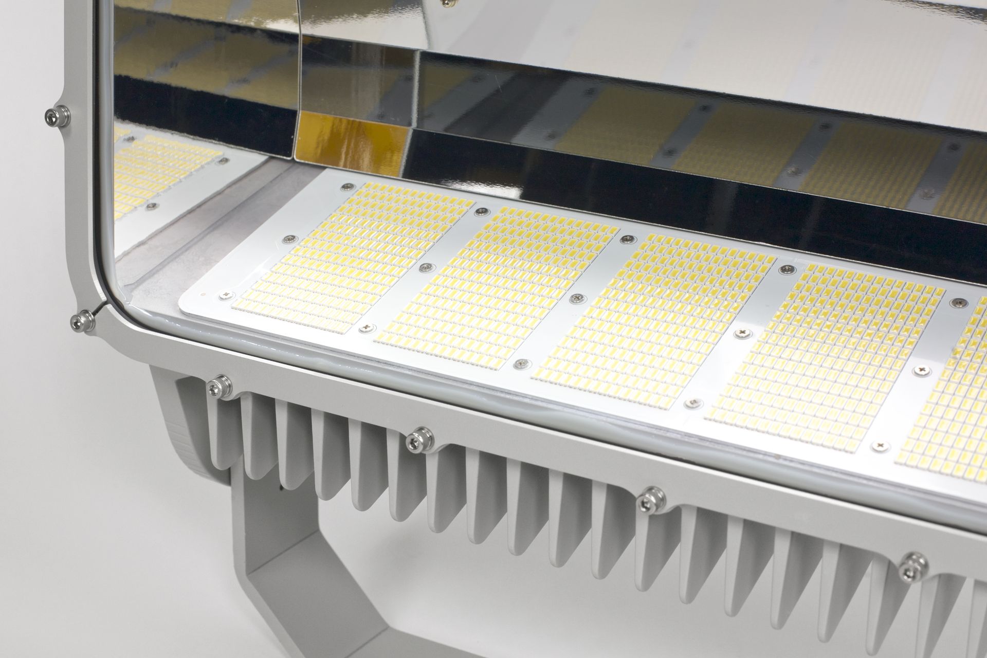 MAHA Plus | Projecteur asymétrique pour grands espaces_1