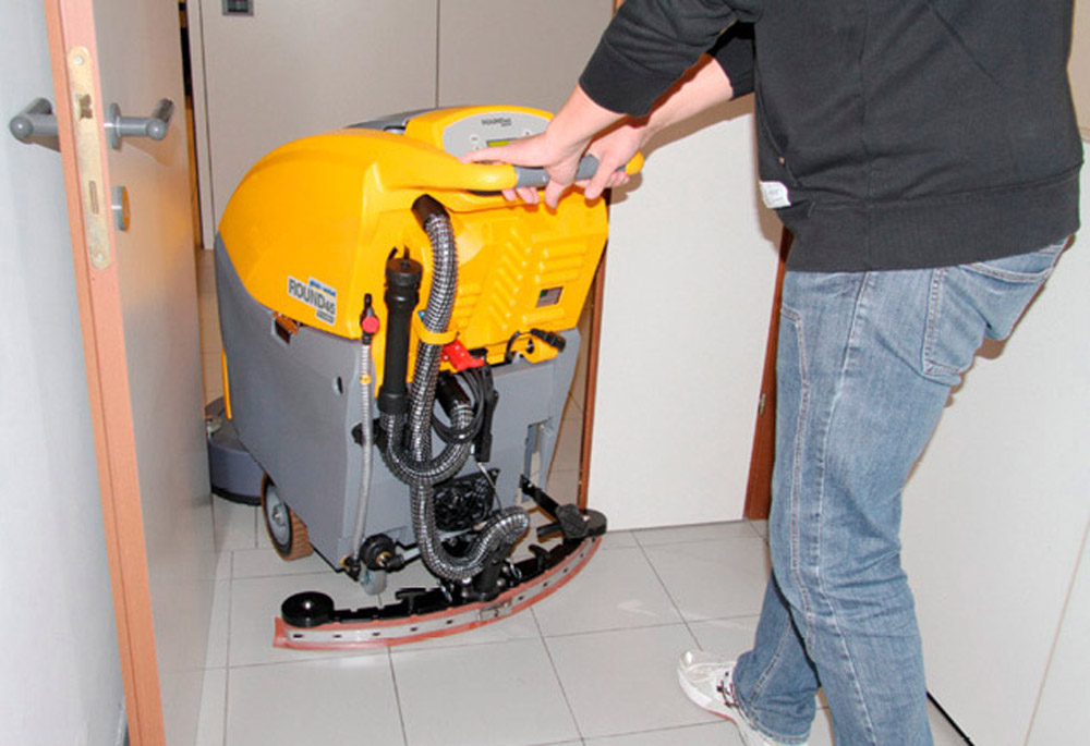 Autolaveuse Round 45 D 55 BC Touch - autonomie 3h, réservoir 45L, largeur 530mm, haut rendement 2650 m²/h_1