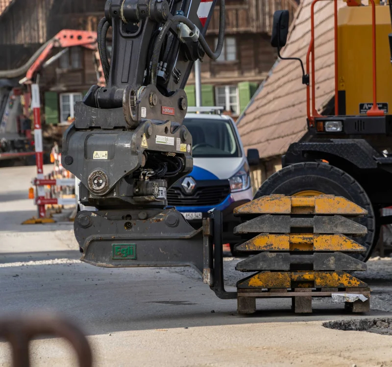 Fourche à palette Egli - pour pelle 8-28t - poids 370-610kg_1