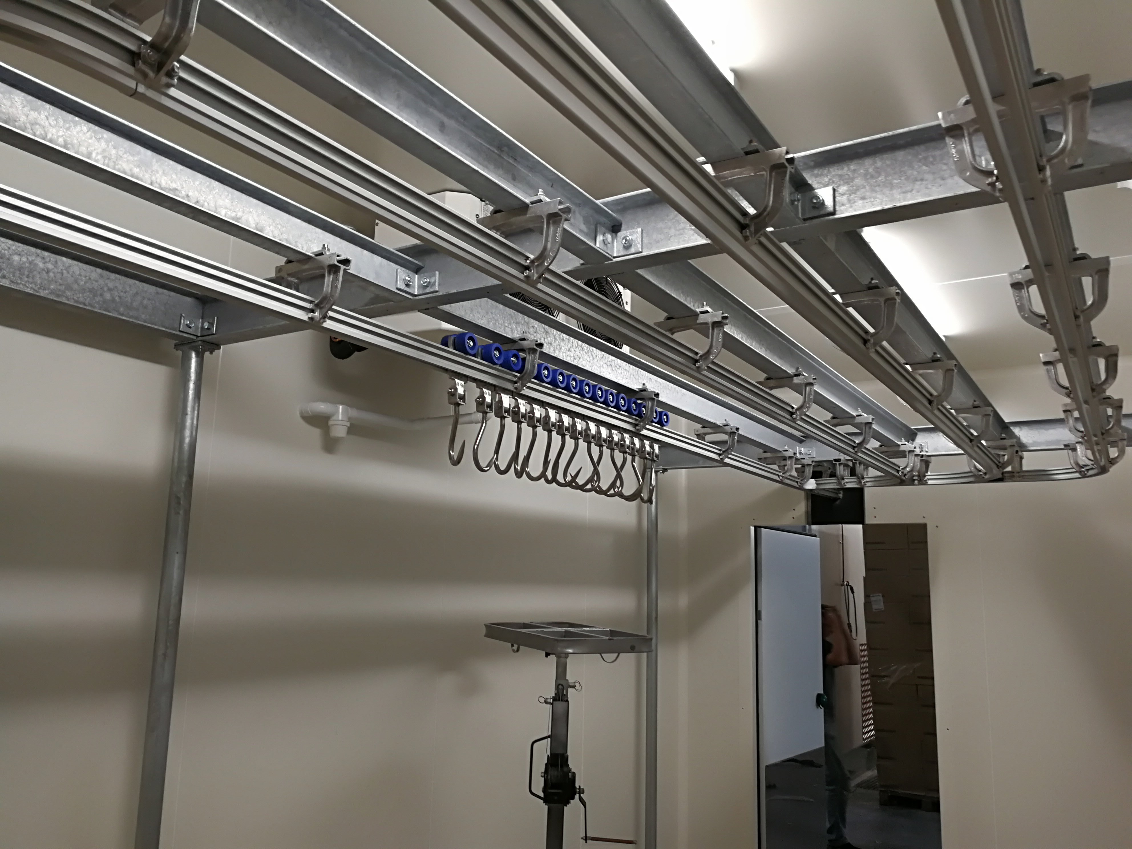 Convoyeur aérien pour le transport de carcasse_2