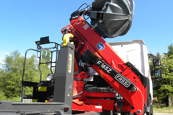 Grue auxiliaire Fassi F165AZ - 15,7 tm de capacité de levage - bras hydraulique jusqu'à 8,25 m_1