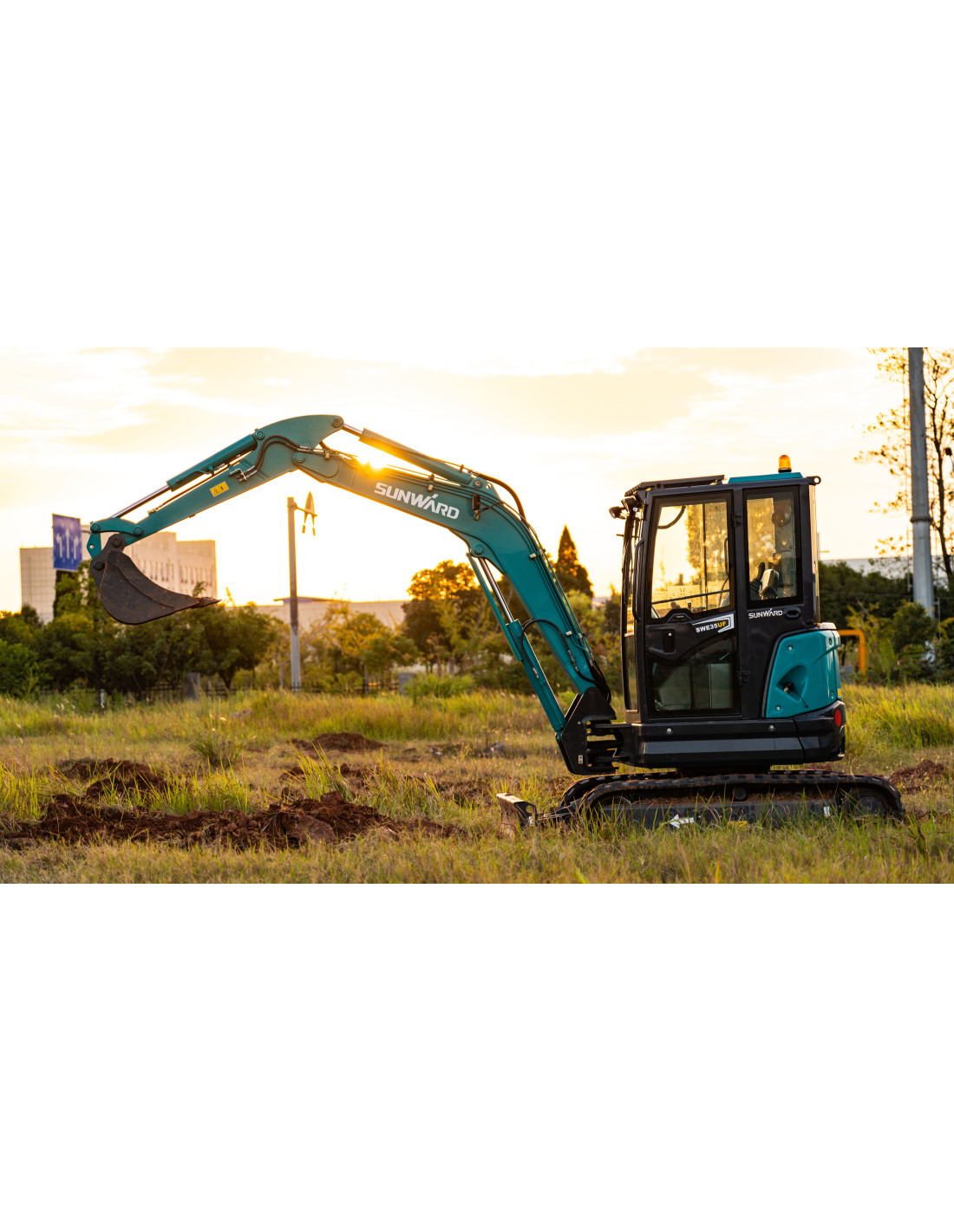 Mini-pelle sans déport arrière performante et maniable - Sunward SWE 35UF - 3,85 tonnes - Moteur Kubota UE Phase V_1