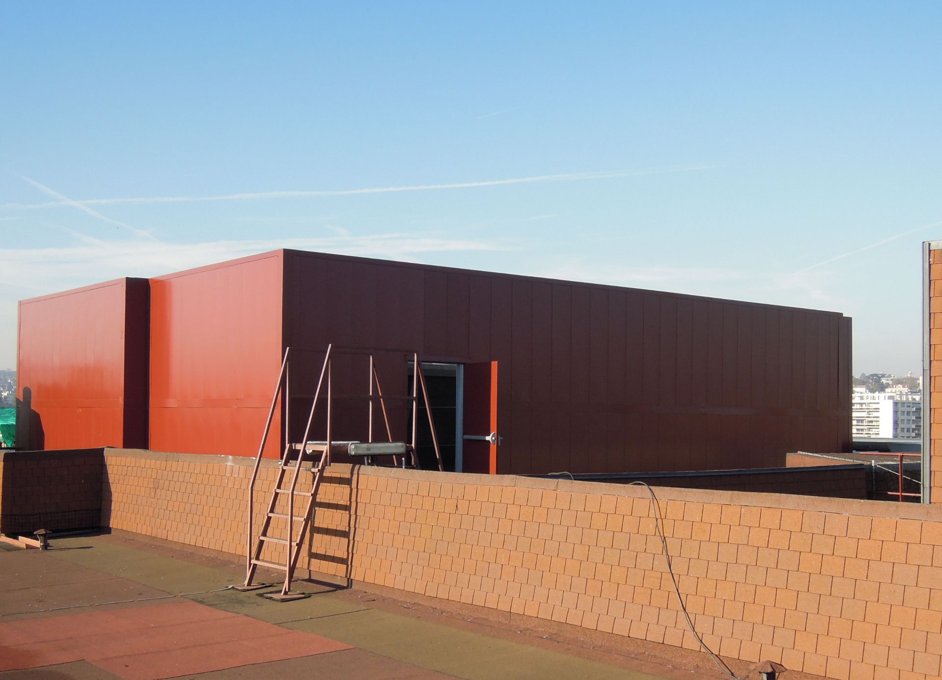 Écran acoustique Arema - Ossature en acier galvanisé et panneaux en acier prélaqué_2