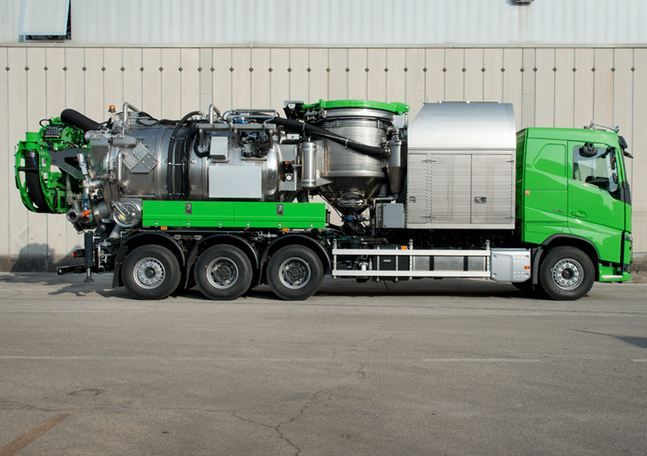 Véhicule d'aspiration à sec et liquides avec haute performance