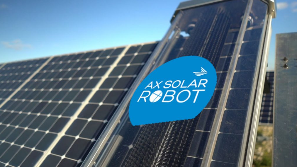 Robot nettoyeur PV pour centrales solaires au sol - WetSlider - nettoyage à base d'eau - autonome et sans connexion électrique_1
