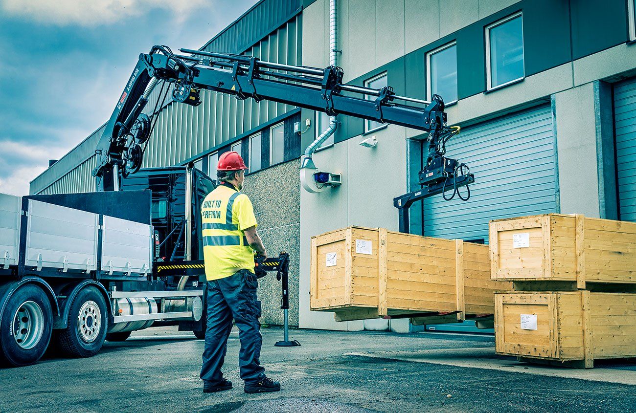 Grue auxiliaire HIAB X-HiDuo 228 pour levage avec commande radio