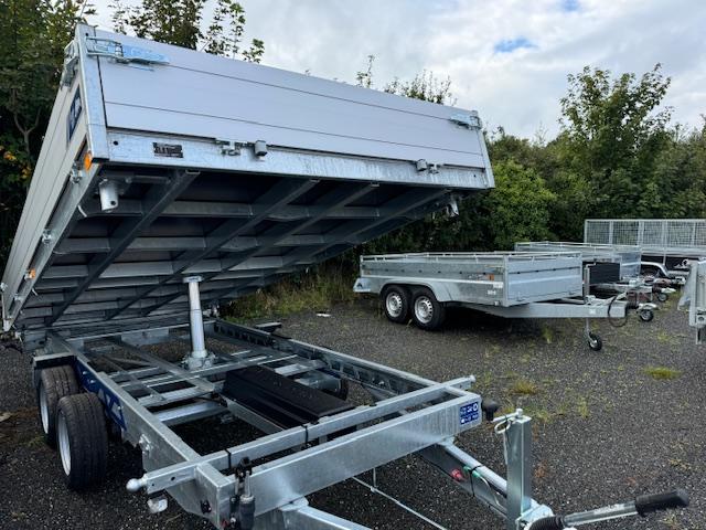 Remorque Tri-benne SARIS HEAVY DUTY - 406 x 204 cm - PTAC : 3500 kg - 2 Essieux - Freinée - Pompe Electrique - Référence D2413_1
