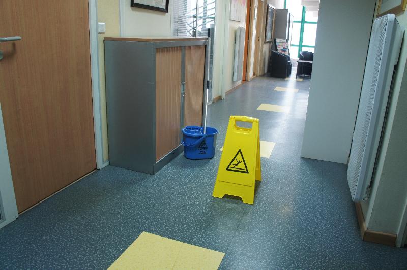 Balise de signalisation imprimé sol glissant - 190231_1