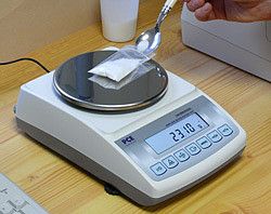 Balance de laboratoire, capacité 2,1 kg, affichage en différentes unités de pesage - PCE-BT 2000 - PCE INSTRUMENTS_1
