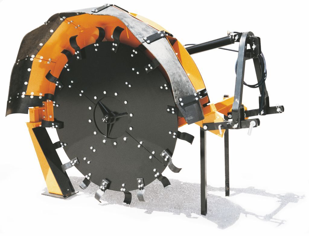 Machine pour ouvrir des drains et poser des tuyaux de drainage