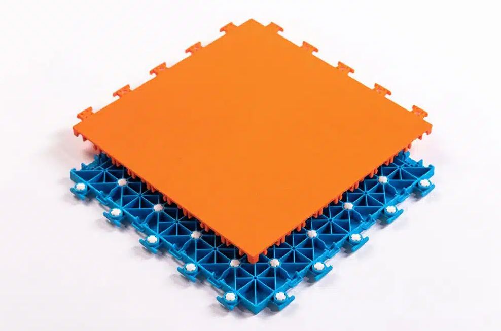 Dalle personnalisable à revêtement lisse pour aires de jeu - Parquet Pro - Imitation parquet intérieur, système renforcé et réduction phonique_1