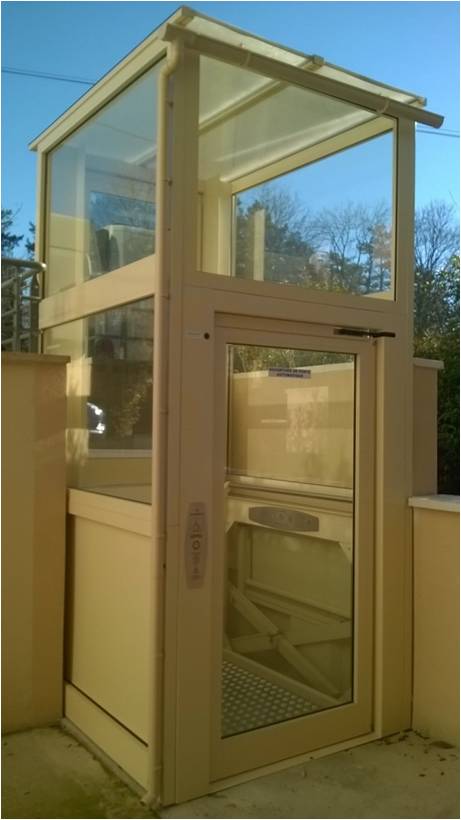 Élévateur avec machinerie intégrée