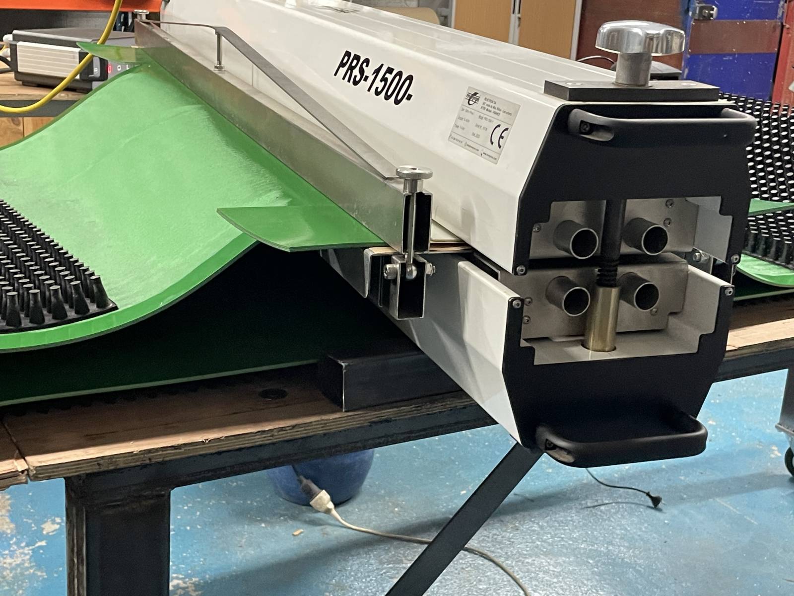 Bande transporteuse sur mesure en PVC avec pavé à tétines collés jonction à chaud - MTCP_2