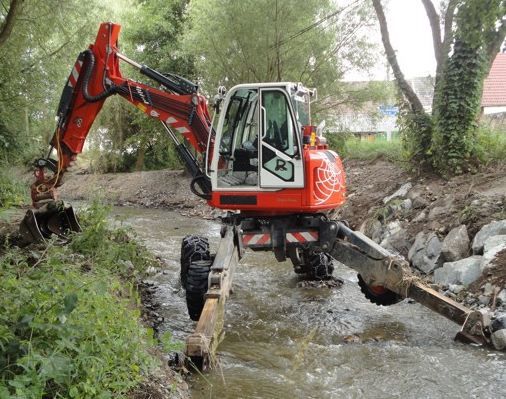 Pelle araignée R65 Super Power - compacte, moteur Kubota 100 Hp, adaptée pour grandes pentes_1
