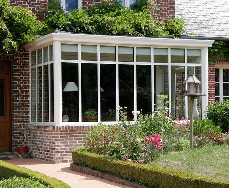 Véranda en aluminium sur mesure de style ancien - Design harmonieux et lignes élégantes_1