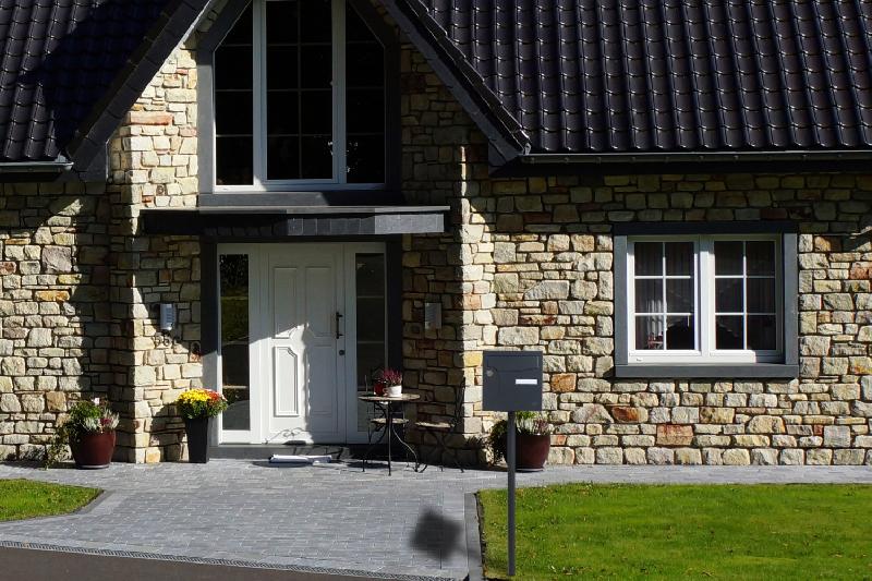 Boîte aux lettres normalisée 1 porte extérieure RENZ - acier vert brillant - anti-vandale - serrure agréée La Poste_1