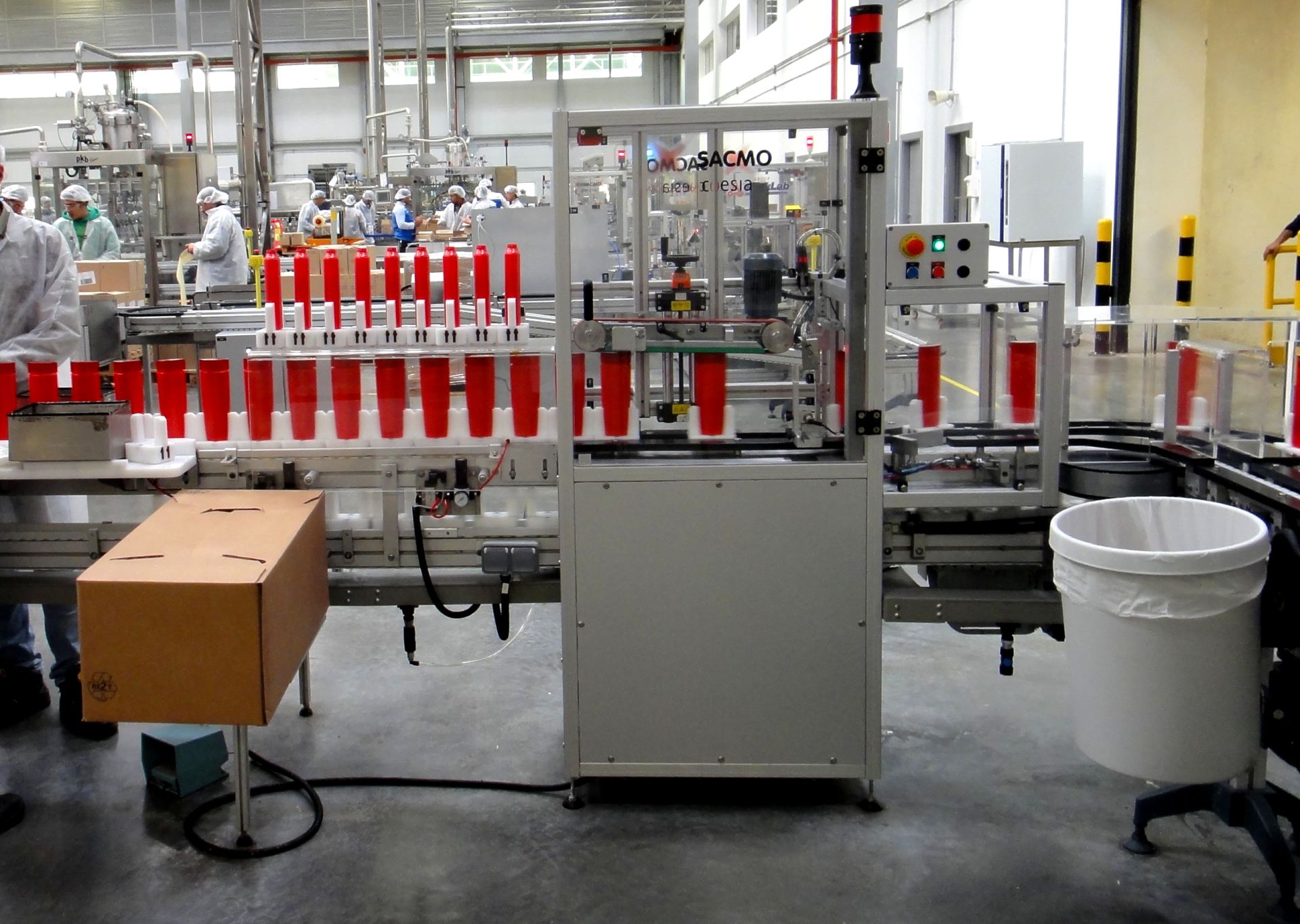 Enfonceur de capot - Machine semi-automatique pour flacons à encliqueter_1