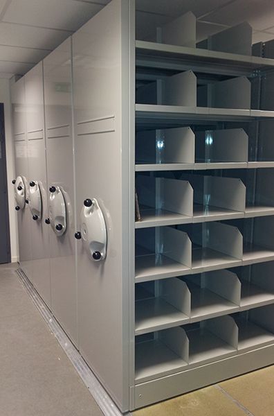 Rayonnage archive mobile - Alphadex - jusqu'à 8 niveaux de classement, bases mobiles sur rails_1