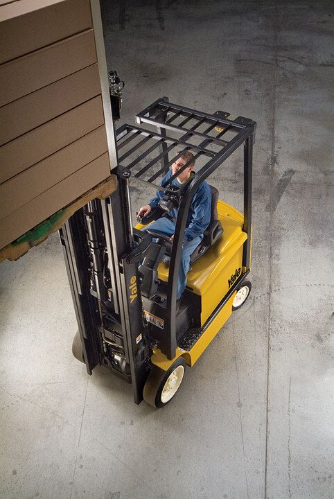 Erc22-35vg - chariot électrique - yale - 80v 4 roues_1