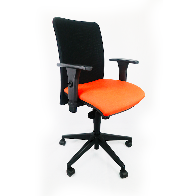 Fauteuil de bureau ergonomique coloré d'occasion - dossier résille noire - mécanisme basculant centré - cambrure lombaire marquée_1