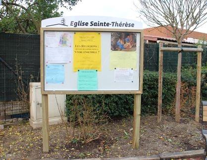 Vitrine incassable cadre bois et supports_1