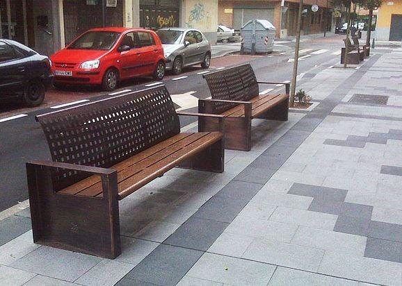 Banc ALEA en bois et tôle d'acier_1