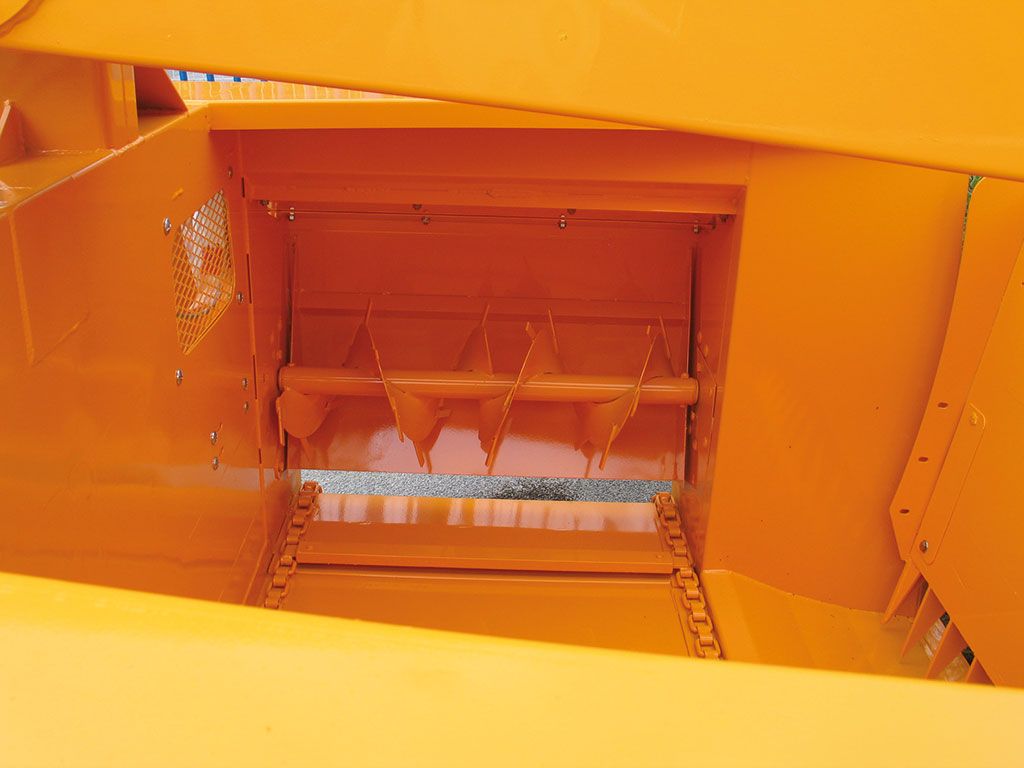 Yole 170 - Désileuse distributrice portée 1.7 m3 - Belair - commande manuelle et distribution à droite_1