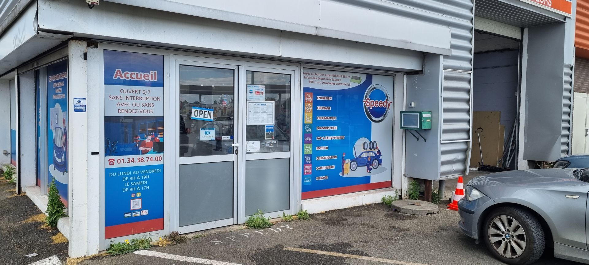 Film de protection adhésif micro-perforé pour surfaces vitrées - visibilité unidirectionnelle et résistance aux intempéries_1