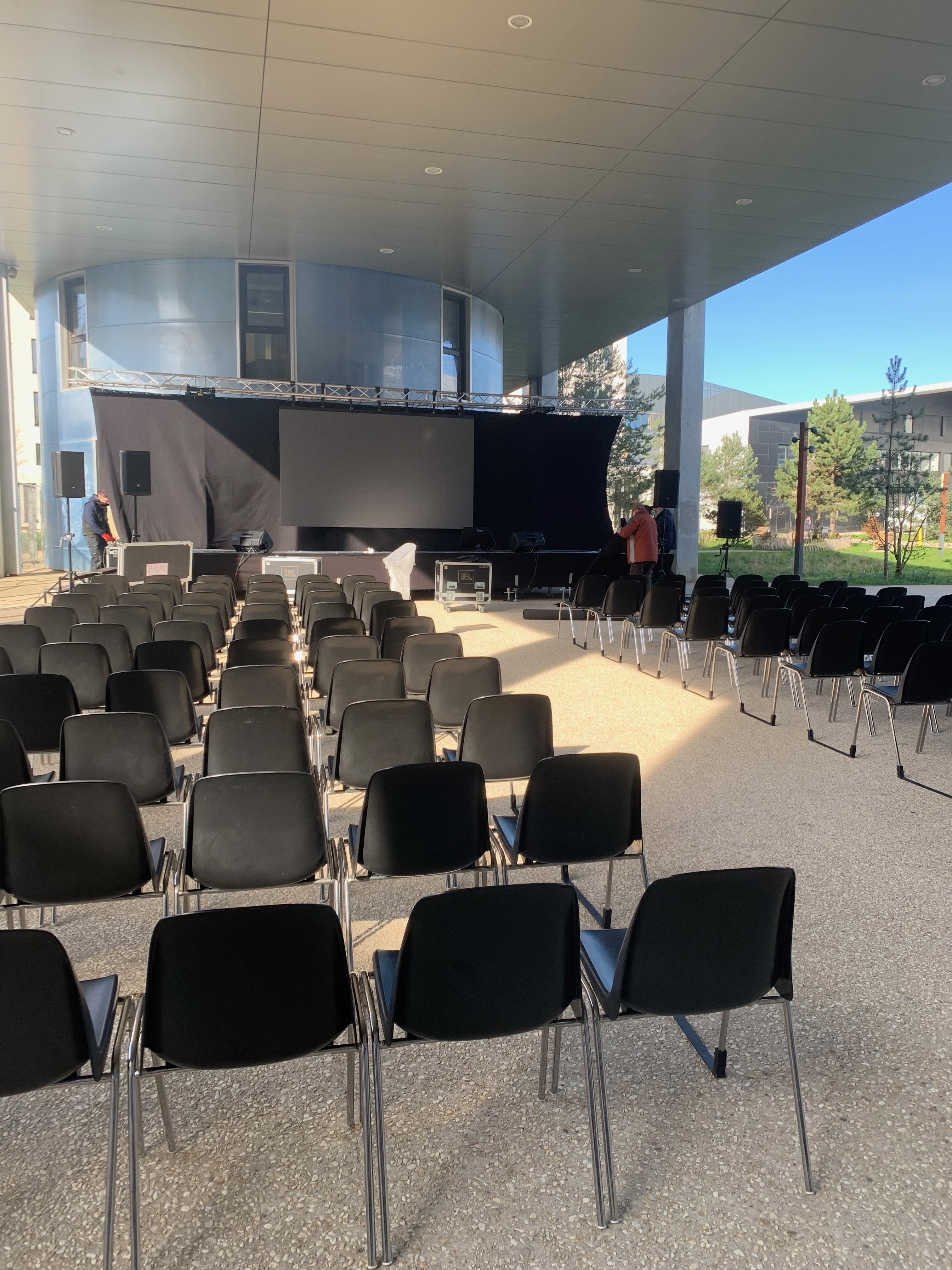 Service de location de fauteuils confortables et plaisants pour tous types d'événements et de décors_1