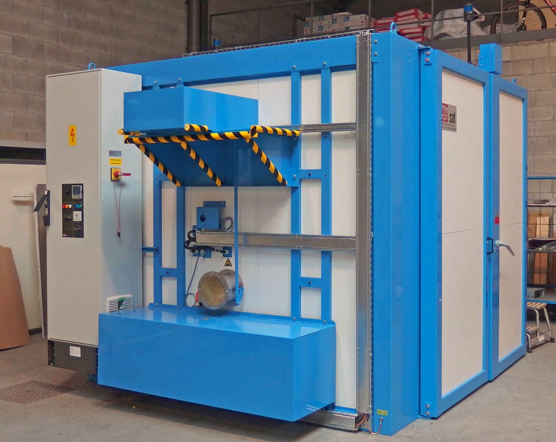 Tunnel de traitement thermique à manutention au sol - grands volumes avec turbo-convection - normes AMS 2750D, Nadcap, ATEX_1