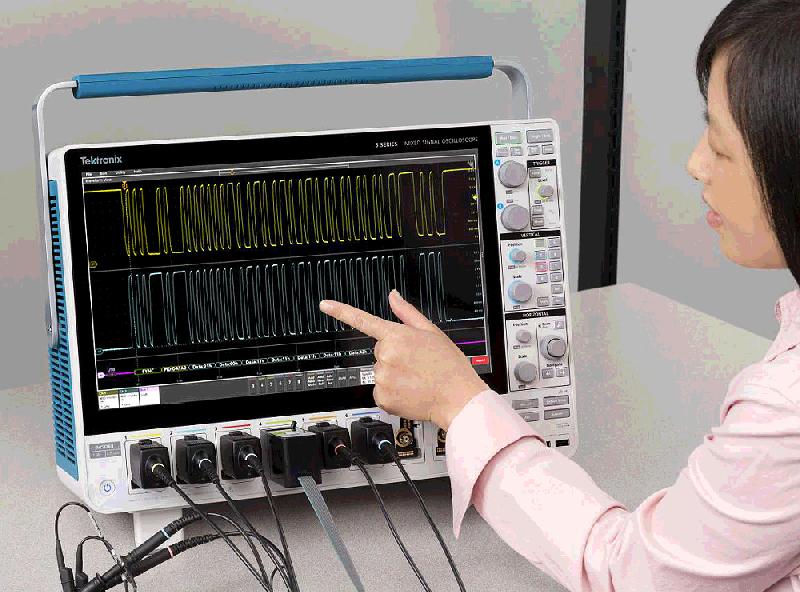 Oscilloscope numérique MSO58B-5-BW-350 Tektronix - 8 voies, 350 MHz, 12 bits, écran tactile 15.6'' - signaux mixtes_1