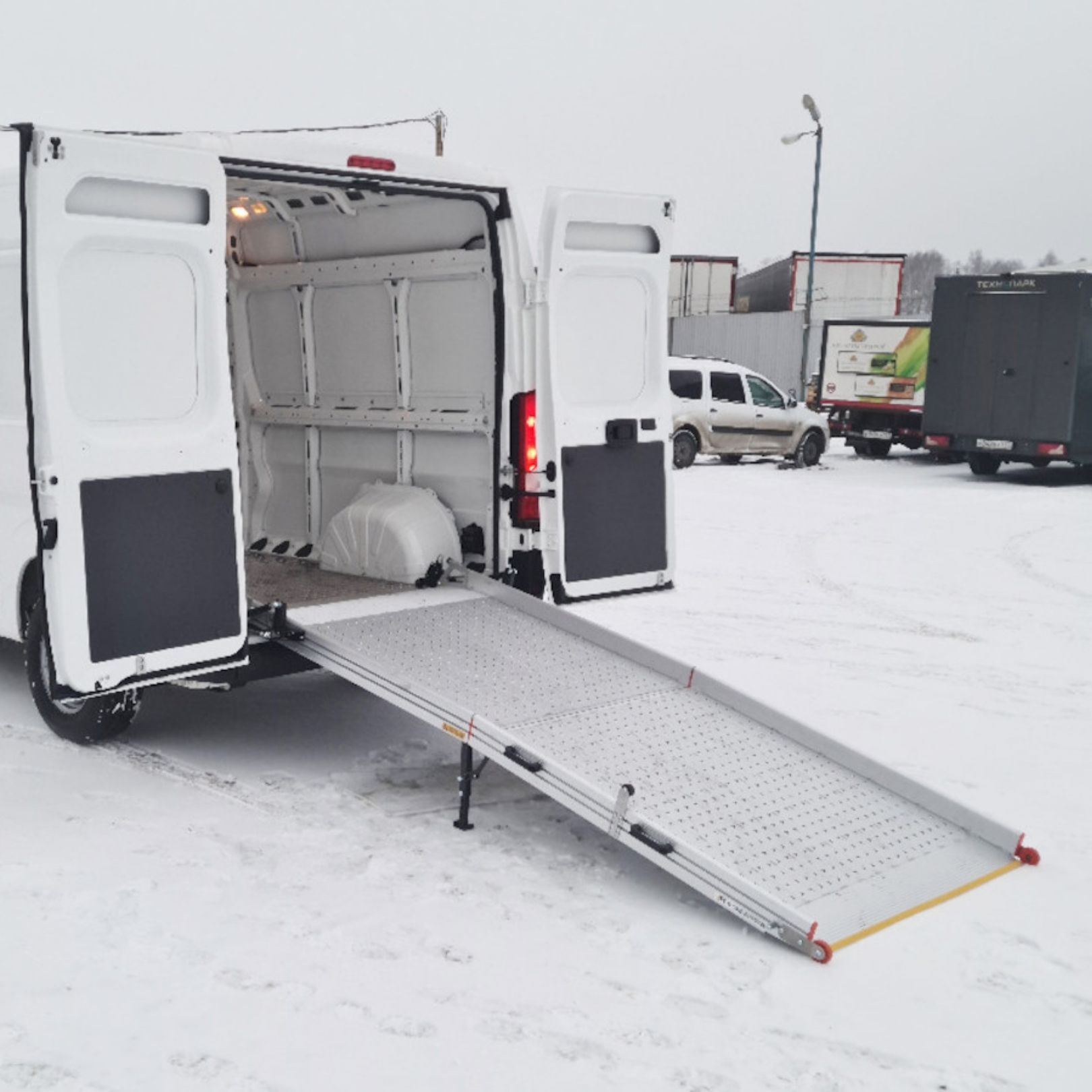 Rampe de chargement renforcée facile à manipuler - jusqu'à 1000 kg - DH-AI12.10_1