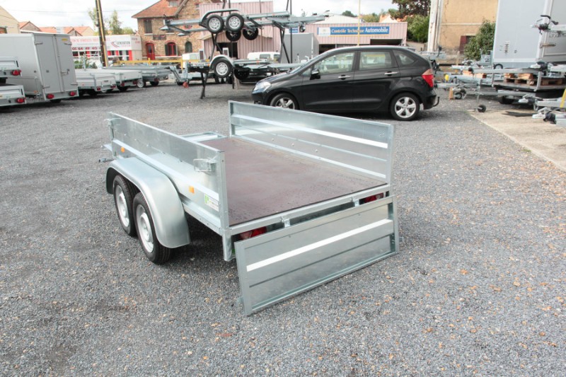 Remorque multi-usages avec ridelles amovibles et châssis en acier galvanisé