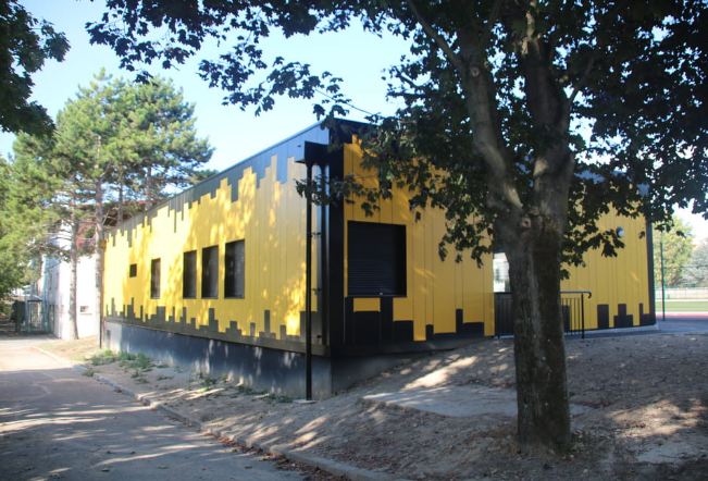 Club house de stade sur mesure - bardage composite aluminium - 216 m² - Noisy Le Sec (93)_1