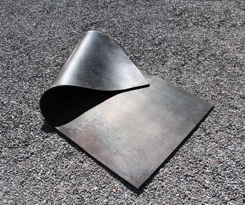 Tapis antidérapant - Patrick Remorques - en caoutchouc pour sol - dimensions 2m x 1m - épaisseur 15mm_1