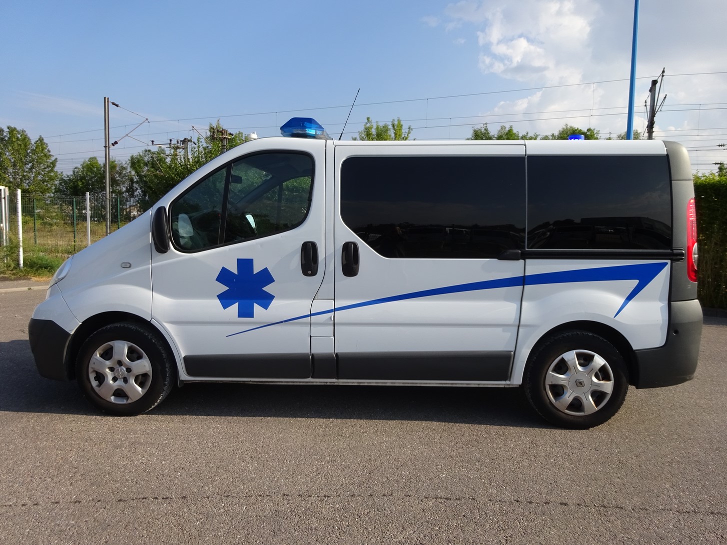 Véhicule de secours Opel Vivaro L1H1 type A1 avec 133 000 km