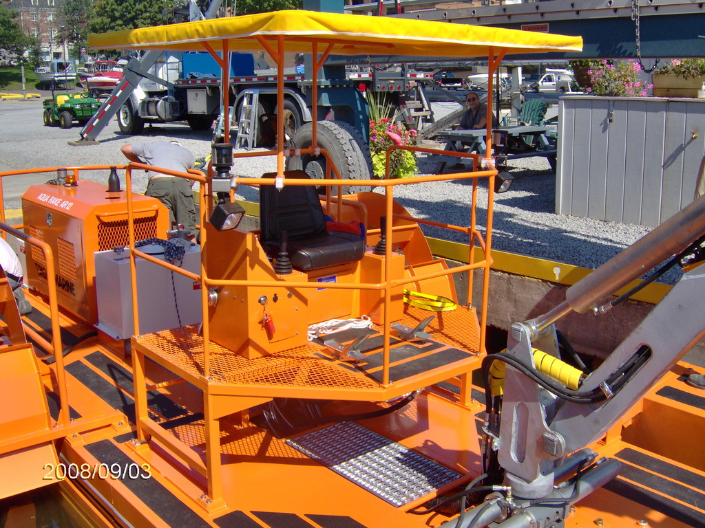 Pelles flottantes pour travaux de dragage_1