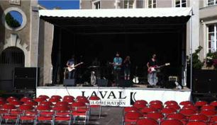 Scène PRO 45 - Surface 45 m² - Hauteur sous toiture 3,70 m ou 3,20 m - Résistance 600 kg/m² - Scène mobile tractable_1