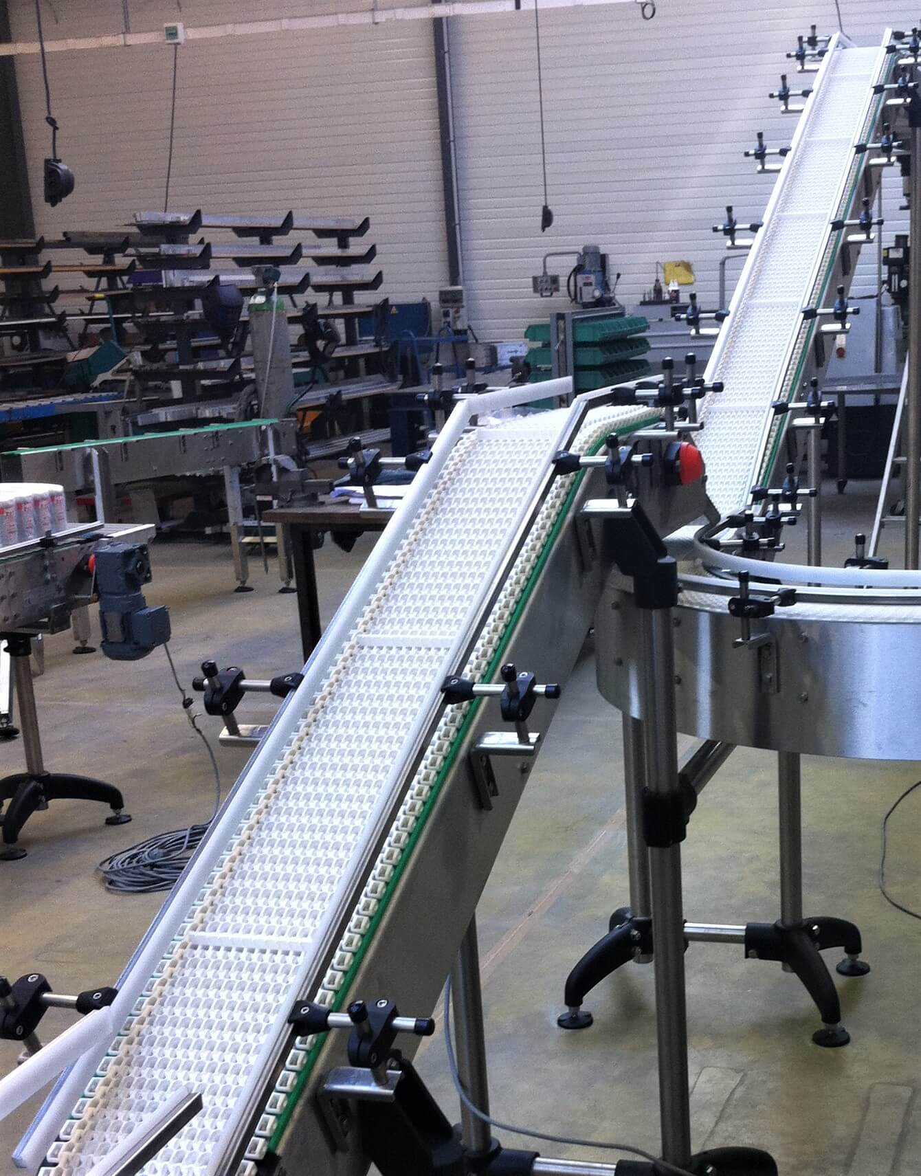 Convoyeur à tapis modulaire - ascensionnel / descensionnel de produits, avec ou sans changement de direction sur 1 ou plusieurs voies_1