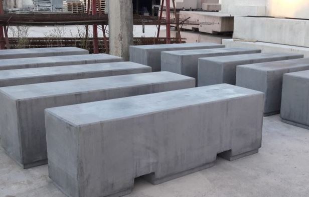 Bloc en béton anti-bélier - 1,9 tonnes - pour voiries ou parkings - coloris personnalisables_1