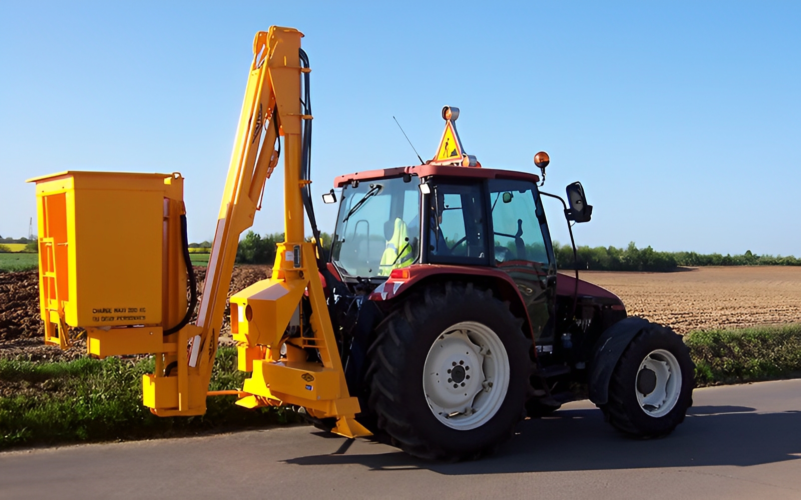Élévateurs à nacelles - Établissement ORENGE - Hauteur de travail 7 à 10 mètres - Montés sur tracteur_1