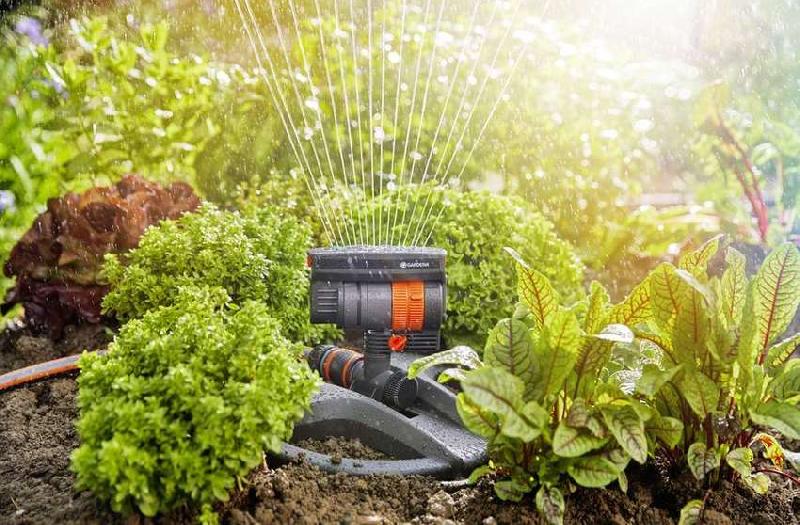 Arroseur oscillant Aquazoom compact - pour petites surfaces - portée de 3 à 16 m et largeur de 3 à 12 m_1