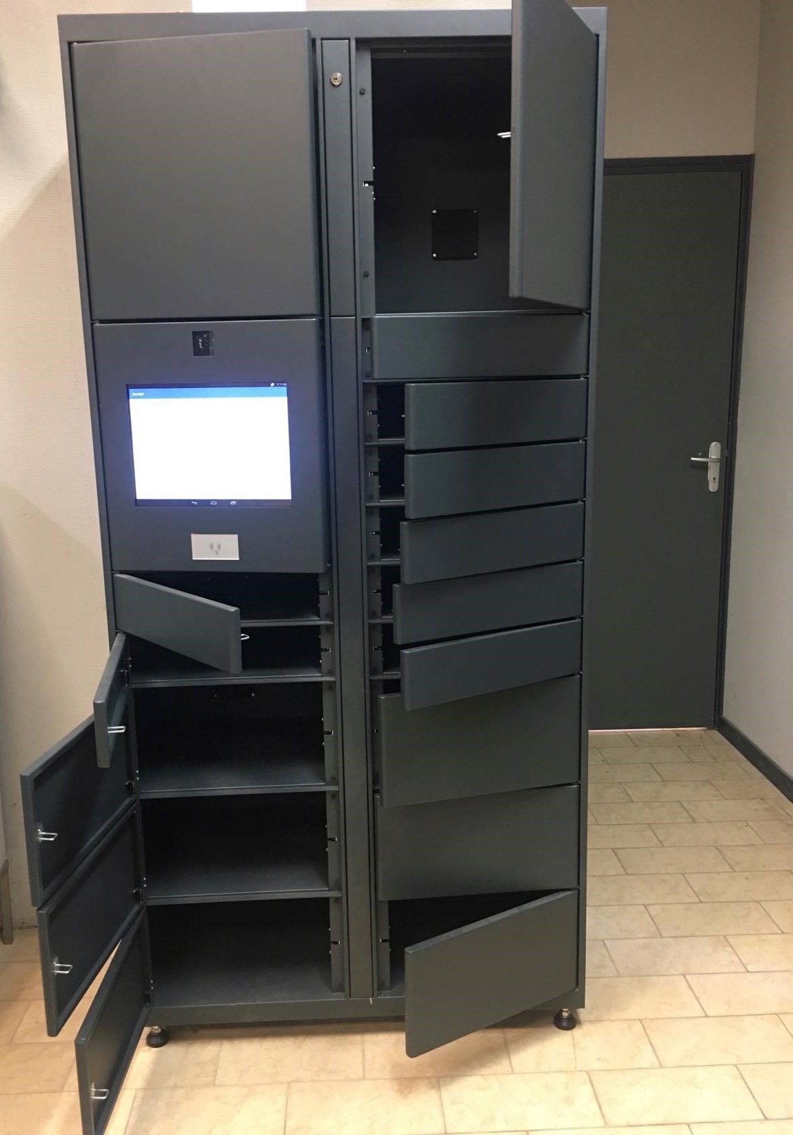 Casier RFID automatique sécurisé – Distribution d'outillages avec traçabilité et gestion optimisée_1