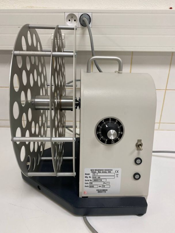Rotateur à rouleaux d'occasion pour culture tissulaire - TC-7 New Brunswick Scientific - Réf : P2212-2050_1