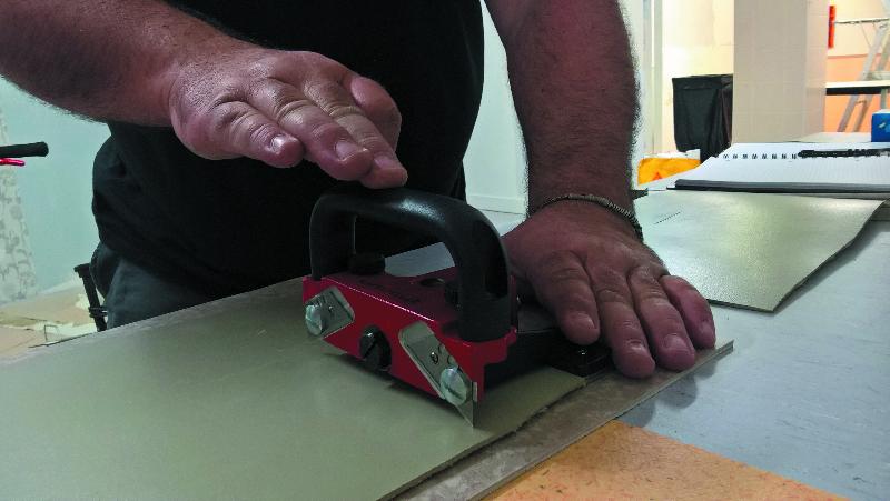 Coupe-joints Lino-Cut - Profondeur de coupe réglable - Utilisation bidirectionnelle - Marque Romus_1