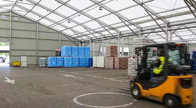 Hangar démontable à grand volume de stockage et d'une grande portée libre jusqu'à 50m de longueur pour 4 à 12m de hauteur latérale_1