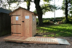 Toilette mobile autonome accessible PMR - cabine 160x160x210 cm avec rampe et palier_1